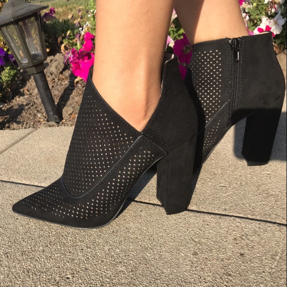 CUTE PERFORATED BOOTIES